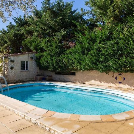 Mas Provencal De 120M2 En Camargue, Avec Piscine Et Parking Inclus, Ideal Pour Des Vacances Arles Bagian luar foto