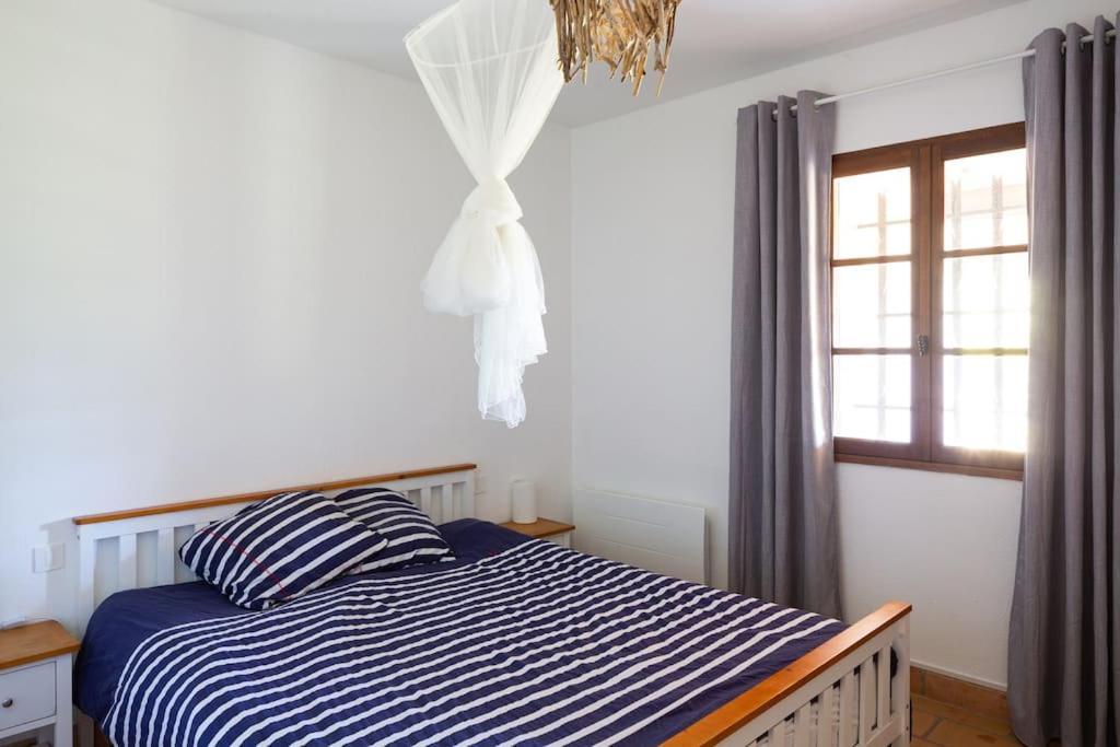 Mas Provencal De 120M2 En Camargue, Avec Piscine Et Parking Inclus, Ideal Pour Des Vacances Arles Bagian luar foto