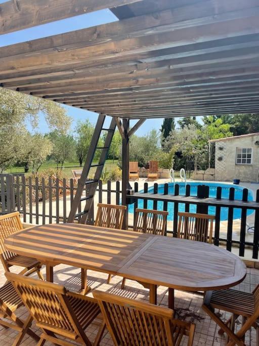 Mas Provencal De 120M2 En Camargue, Avec Piscine Et Parking Inclus, Ideal Pour Des Vacances Arles Bagian luar foto