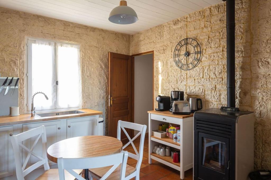 Mas Provencal De 120M2 En Camargue, Avec Piscine Et Parking Inclus, Ideal Pour Des Vacances Arles Bagian luar foto