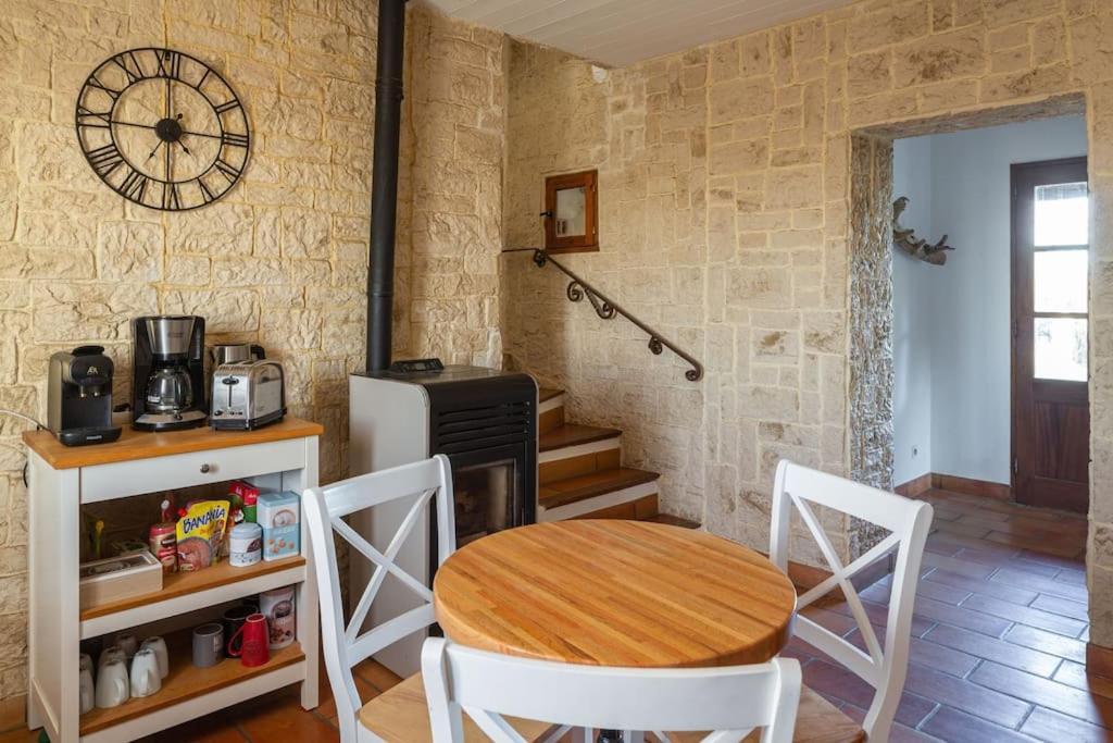 Mas Provencal De 120M2 En Camargue, Avec Piscine Et Parking Inclus, Ideal Pour Des Vacances Arles Bagian luar foto