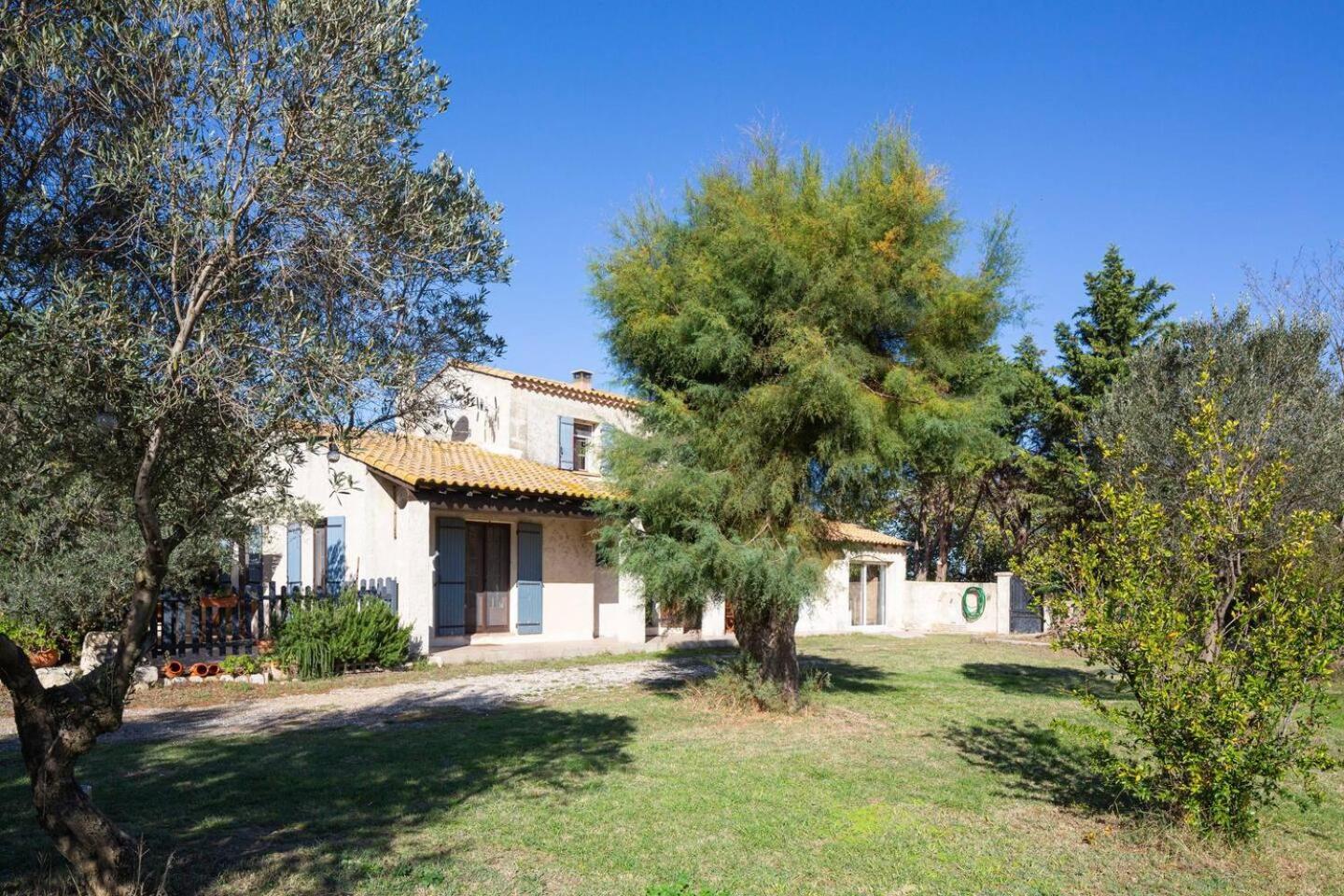 Mas Provencal De 120M2 En Camargue, Avec Piscine Et Parking Inclus, Ideal Pour Des Vacances Arles Bagian luar foto