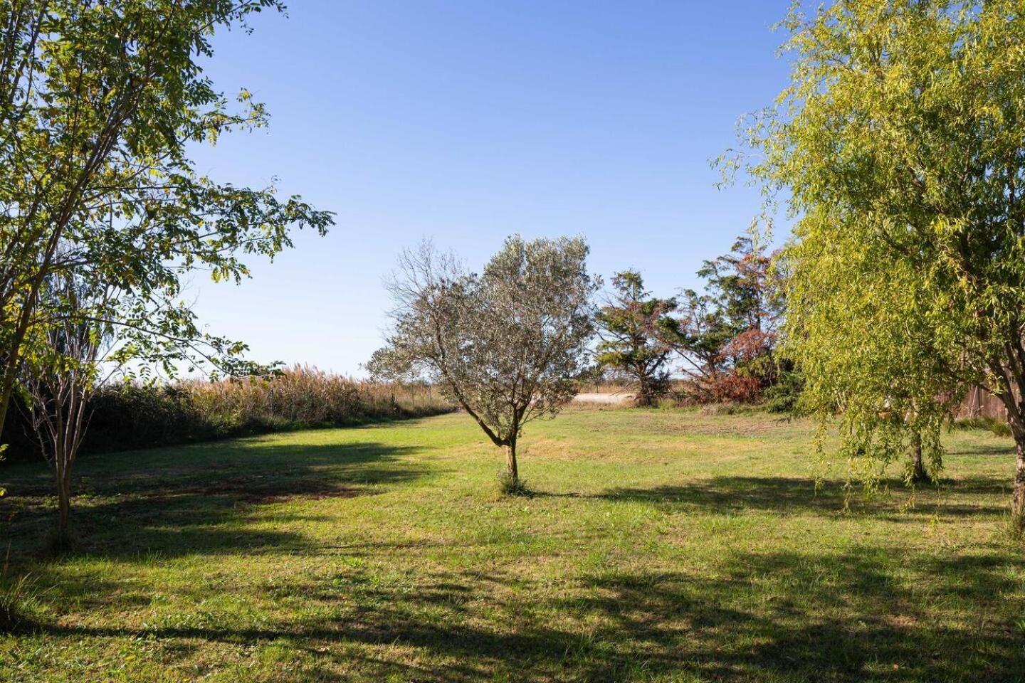 Mas Provencal De 120M2 En Camargue, Avec Piscine Et Parking Inclus, Ideal Pour Des Vacances Arles Bagian luar foto