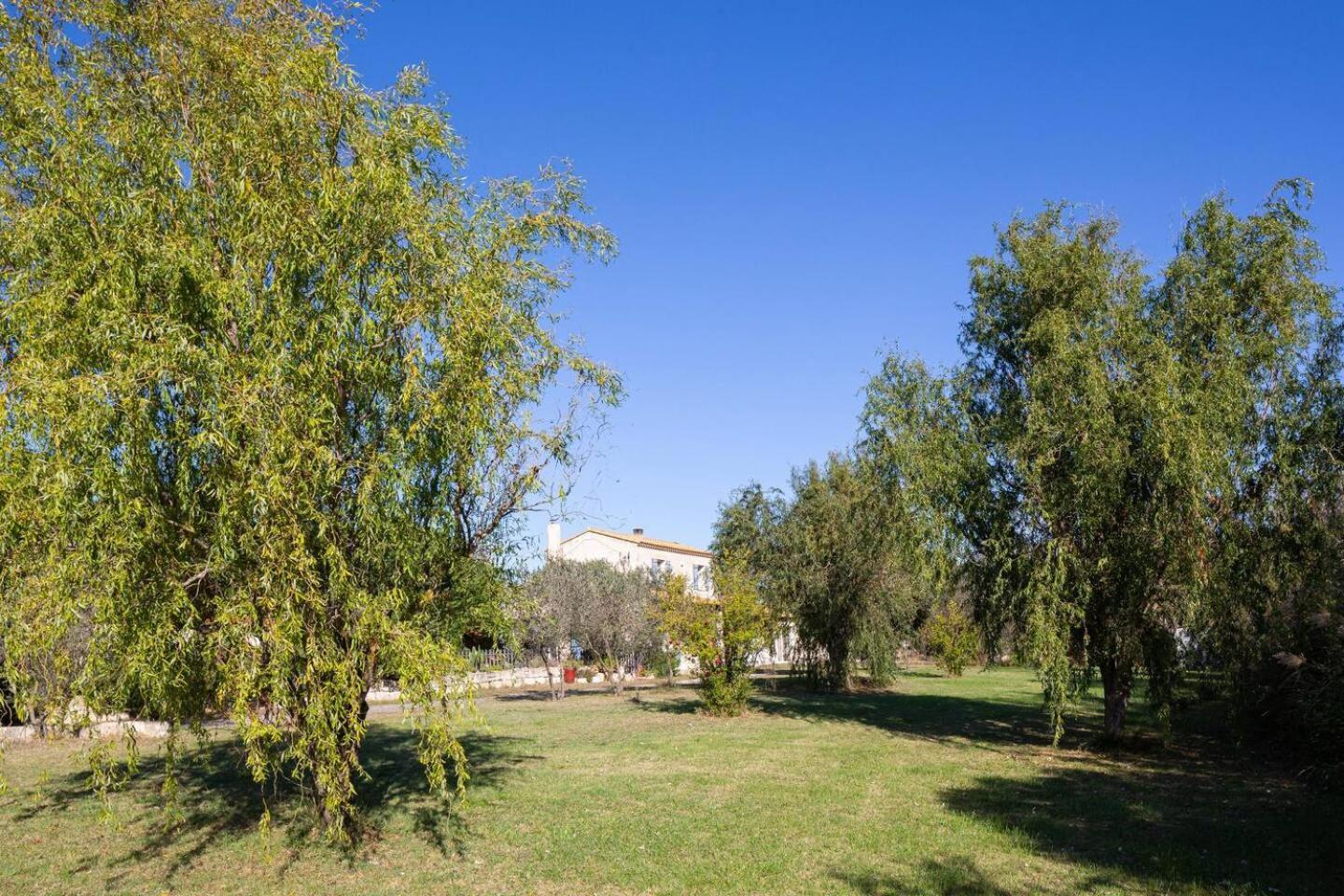 Mas Provencal De 120M2 En Camargue, Avec Piscine Et Parking Inclus, Ideal Pour Des Vacances Arles Bagian luar foto